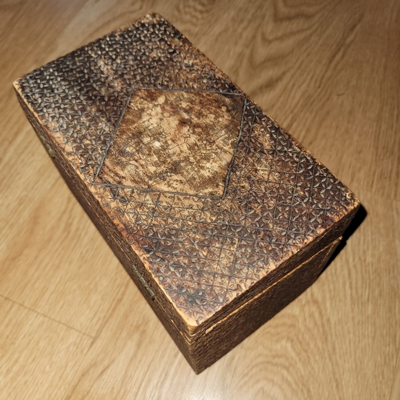 Vintage Tramp Art Style Box - Picture 8 of 9